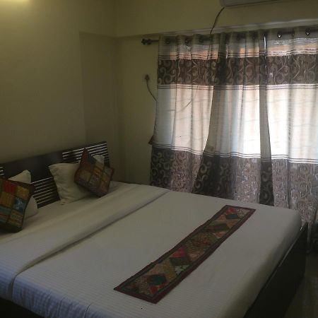 Bed and Breakfast Poonam Hieghts à Bombay Extérieur photo