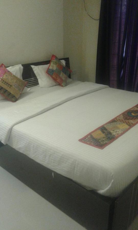 Bed and Breakfast Poonam Hieghts à Bombay Extérieur photo